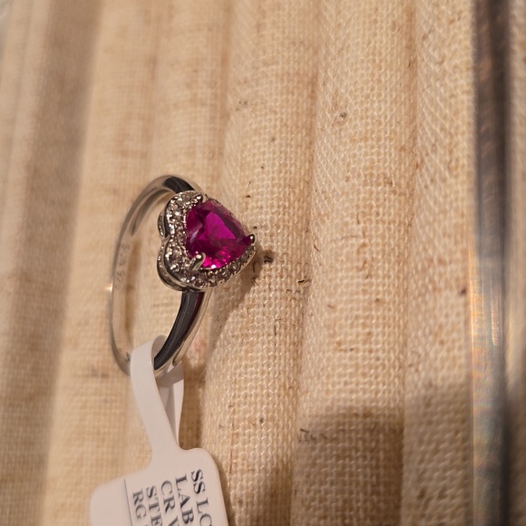KOHLS STERLING SILVER LAB CREATED HEART SHAPED RUBY & WHITE SAPPHIRE RING SIZE 7 - Picture 9 of 16
